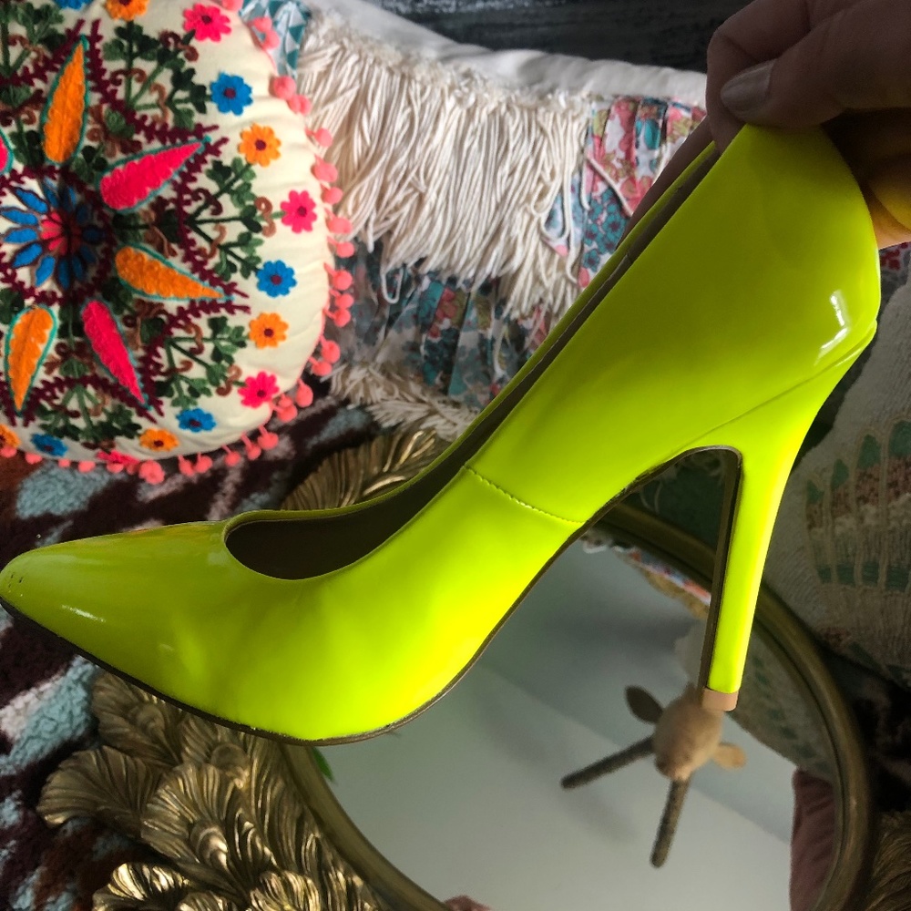 Sexy neon yellow heels size 9